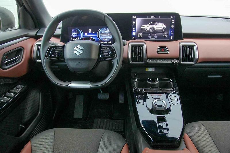 Vitara se proslavila jako skromné, ale spolehlivé a schopné auto. Elektrická verze chce v tradici pokračovat.