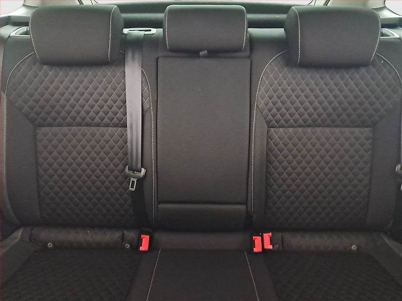 Škoda Rapid (2016) Spaceback 1.4 TDI, Xenony - fotka 10 z 16