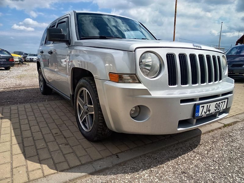 Jeep Patriot (2010) 2.0 TD 103kw - fotka 11 z 35