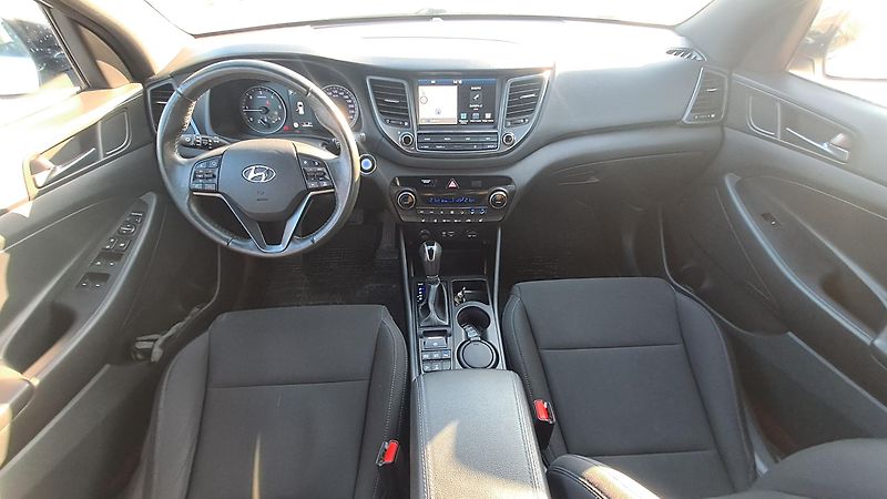 Hyundai Tucson 2.0 CRDI 4x4 Best of Czech - fotka 14 z 26