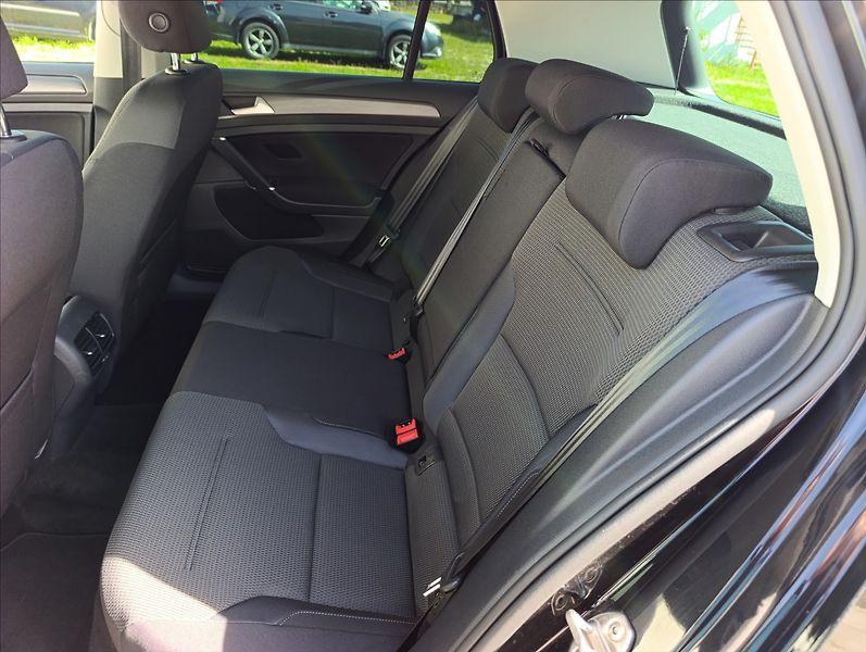 Volkswagen e-Golf 0,0 100kW,tep.čerpadlo,Navi,LE - fotka 25 z 35