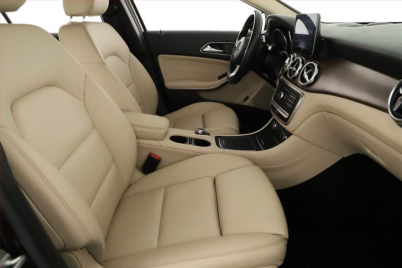 Mercedes-Benz GLA (2017) 200 d 4MATIC, 4X4 - fotka 7 z 21