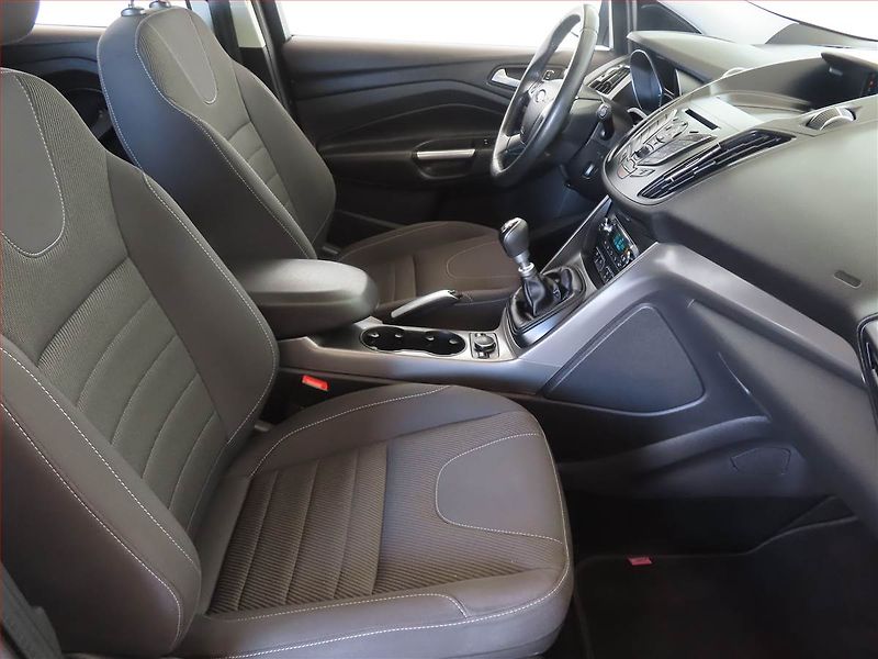 Ford Kuga (2015) 1.5 EcoBoost, Tempomat - fotka 9 z 13