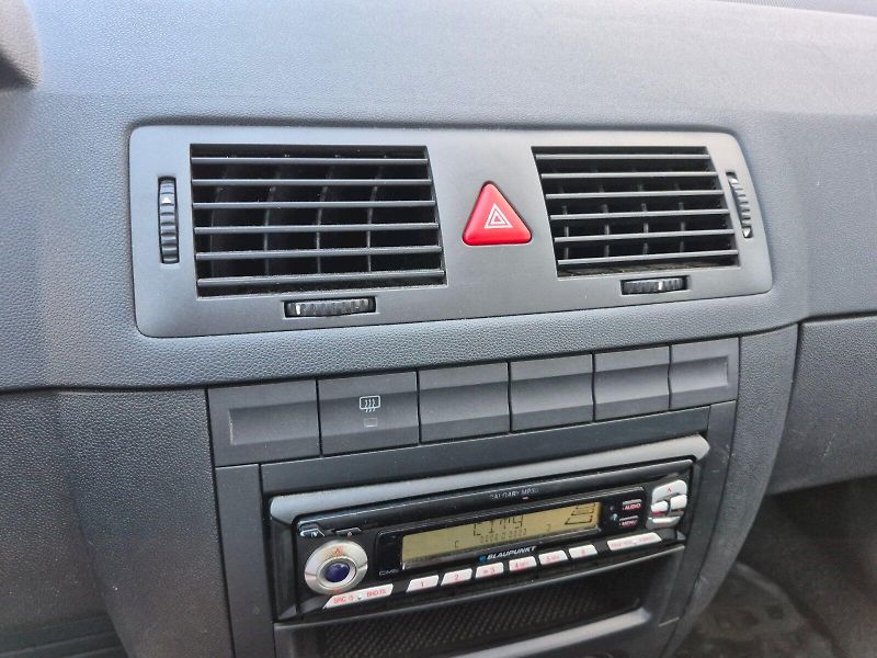Škoda Fabia (2006) Ambiente 1.2 HTP 47kW Combi - fotka 16 z 22