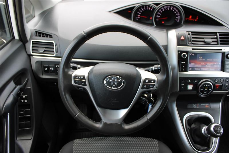 Toyota Verso 1,8 VVT-i  NOVÉ V ČR,1.MAJITEL - fotka 10 z 29