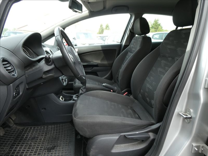 Opel Corsa 1,4 16V 74kW, drobné vady laku - fotka 18 z 42