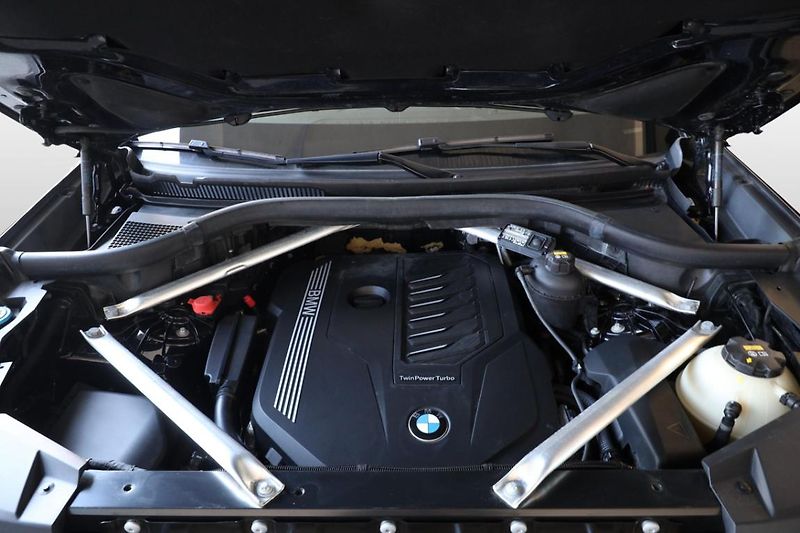 BMW X5 xDrive 40i - fotka 12 z 29