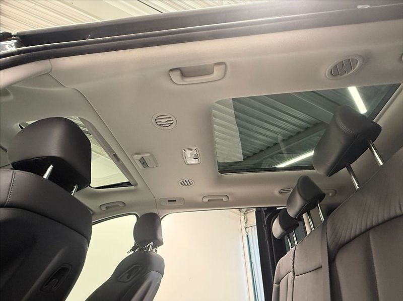 Hyundai Staria 2,2 CRDI PREMIUM LUXURY PANO - fotka 13 z 26