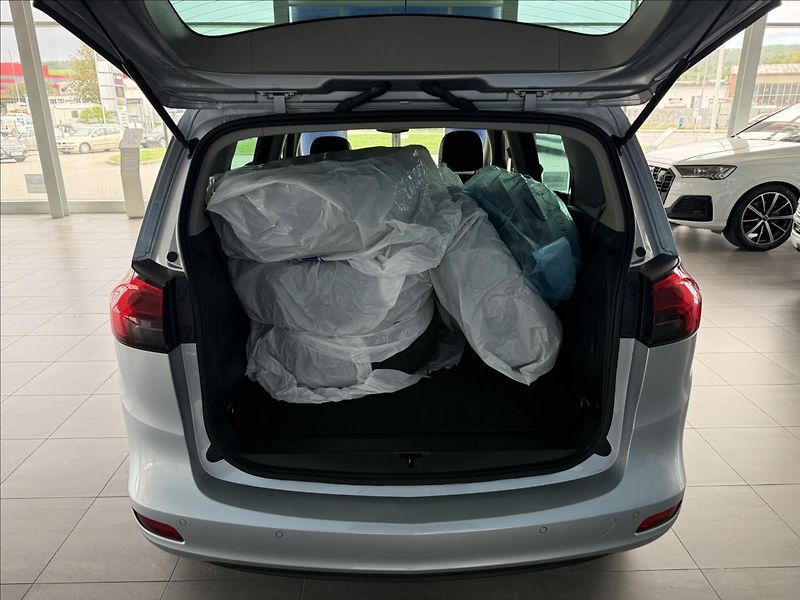 Opel Zafira 1,4   103kW,SERVISKA,2.MAJ,7MÍ - fotka 22 z 26