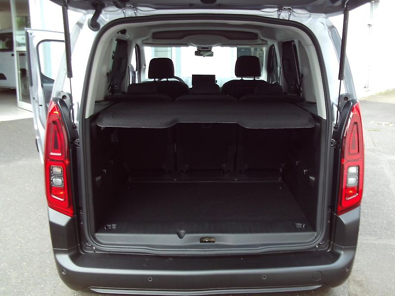 Citroën Berlingo (2026) PLUS Petrol 110k Manual - fotka 6 z 17