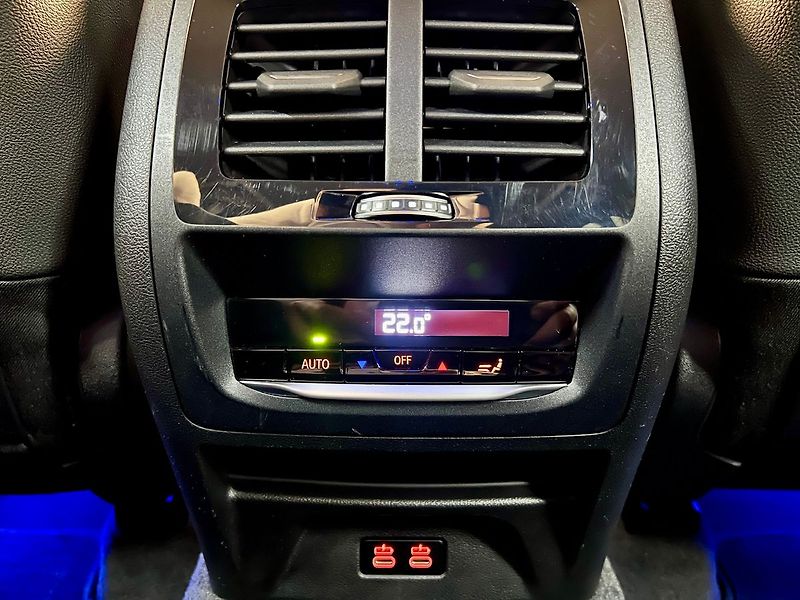 BMW X3 2.0d xDrive M-PAKET, HARMAN&KA - fotka 26 z 29
