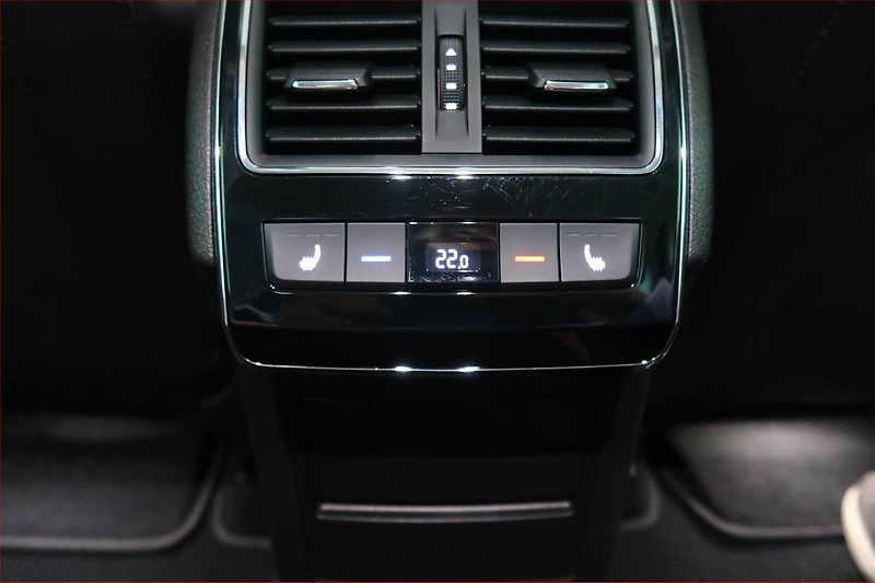 Škoda Superb (2015) Laurin&Klement 2.0 TDI - fotka 19 z 22