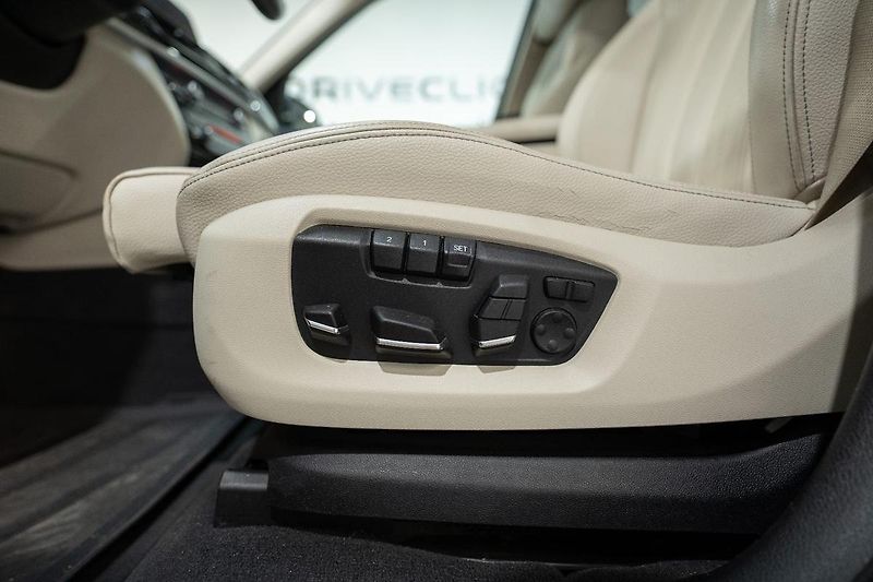 BMW X5 40e 2.0 180 kW xDrive - fotka 27 z 49