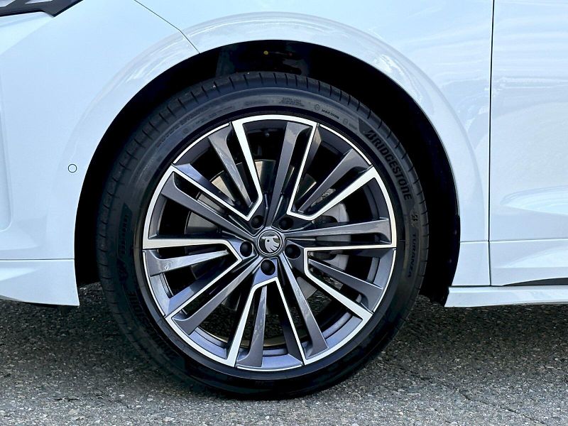 Škoda Enyaq (2025) 85 kWh / 210 kW / L&K - fotka 28 z 36