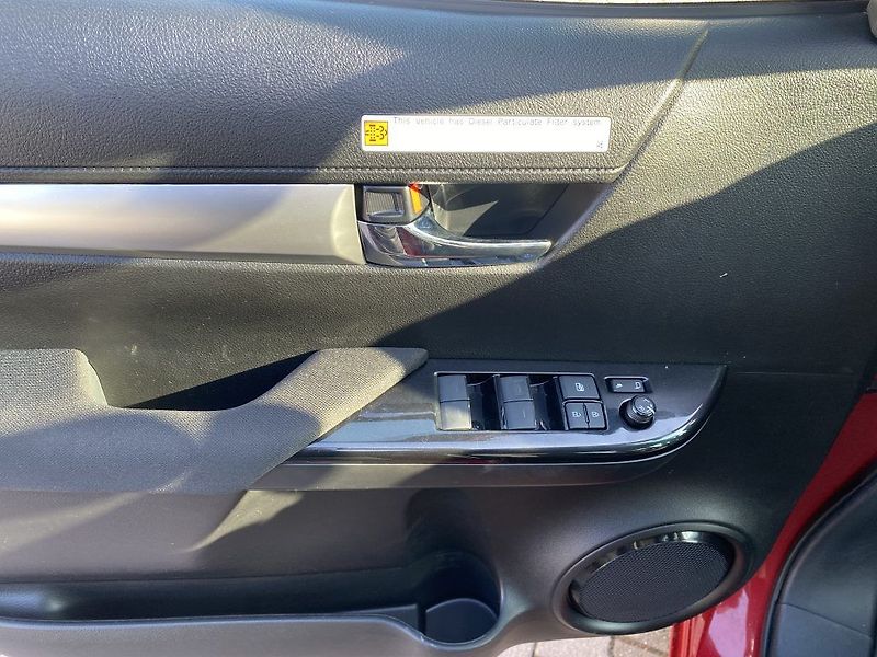 Toyota Hilux 2,8 Diesel 6AT Executive - fotka 15 z 24