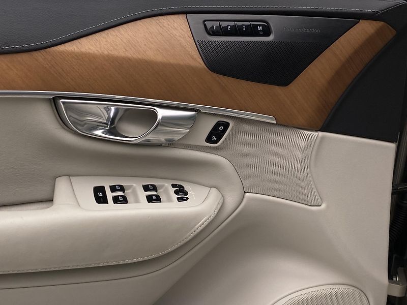 Volvo XC90 D5 AWD INSCRIPTION REZERVACE - fotka 28 z 56