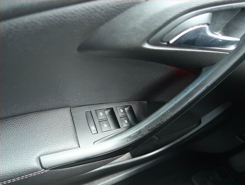 Opel Astra (2015) 1.6 CDTI, Serv.kniha, Tempomat - fotka 15 z 15