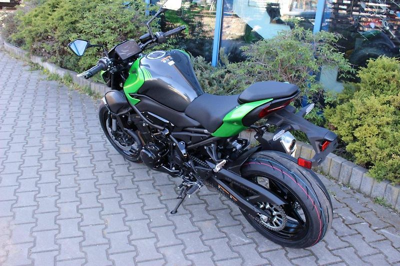 Kawasaki Z 900 (2026) 2026 skladem zelená - fotka 8 z 8