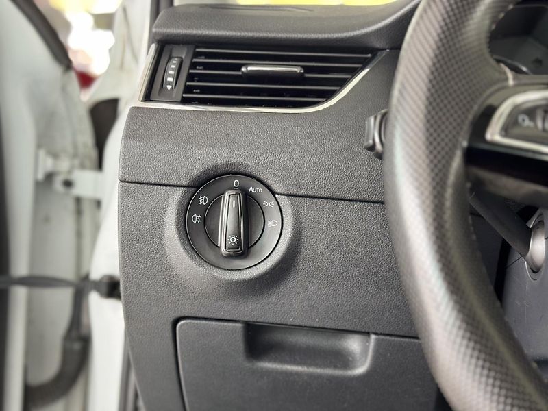 Škoda Octavia 2,0TDI DSG*Navi*Xenon*Kamera - fotka 27 z 36