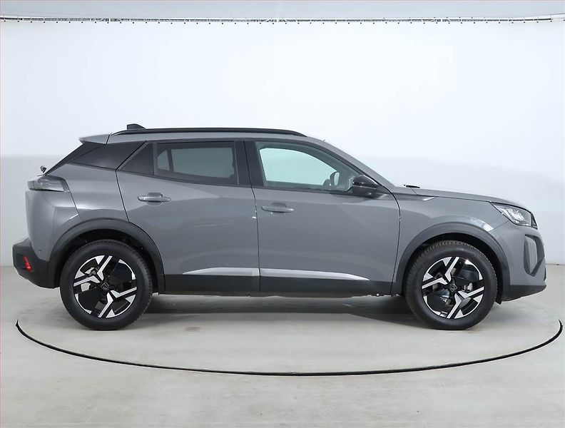 Peugeot 2008 (2024) Allure 1.2 PureTech - fotka 6 z 22