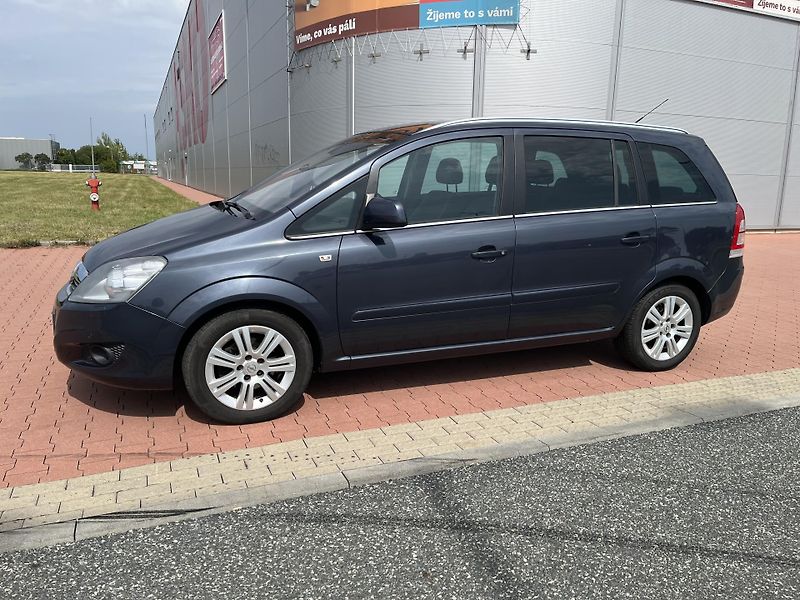 Opel Zafira 1.8 i Cosmo Automat 7 Míst - fotka 2 z 32