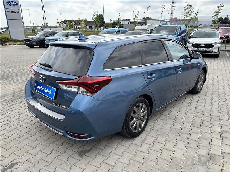 Toyota Auris 1,8 Hybrid e-CVT TS Executive - fotka 5 z 36