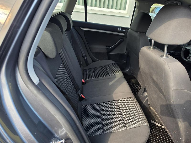 Volkswagen Golf Variant 1.6 TDi  - fotka 17 z 19