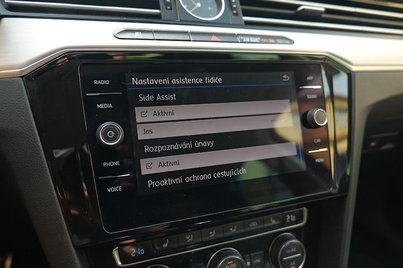 Volkswagen Passat 162kW Alltrack DCC NezTop 360 - fotka 31 z 42