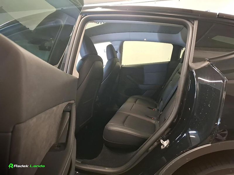 Tesla Model Y (2023) Long Range AWD Berlín - fotka 5 z 6