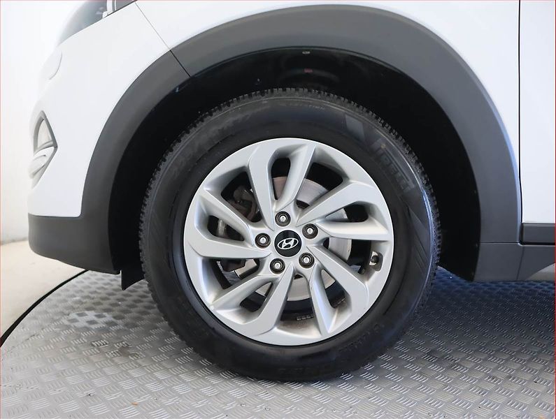 Hyundai Tucson (2016) 1.6 T-GDI, Navi, Bi-Xenony - fotka 15 z 18