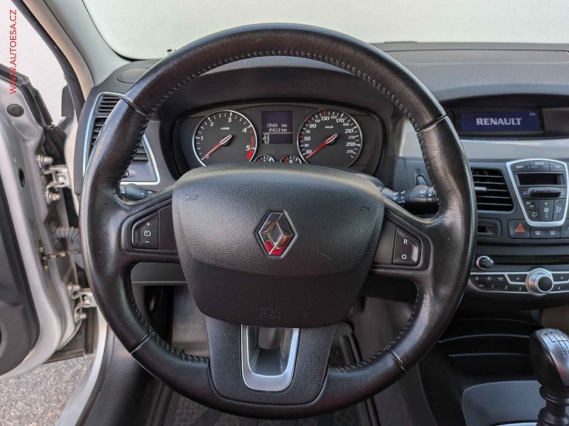 Renault Laguna (2012) 1.5dCi, 2.maj,ČR, AC, TZ - fotka 13 z 16