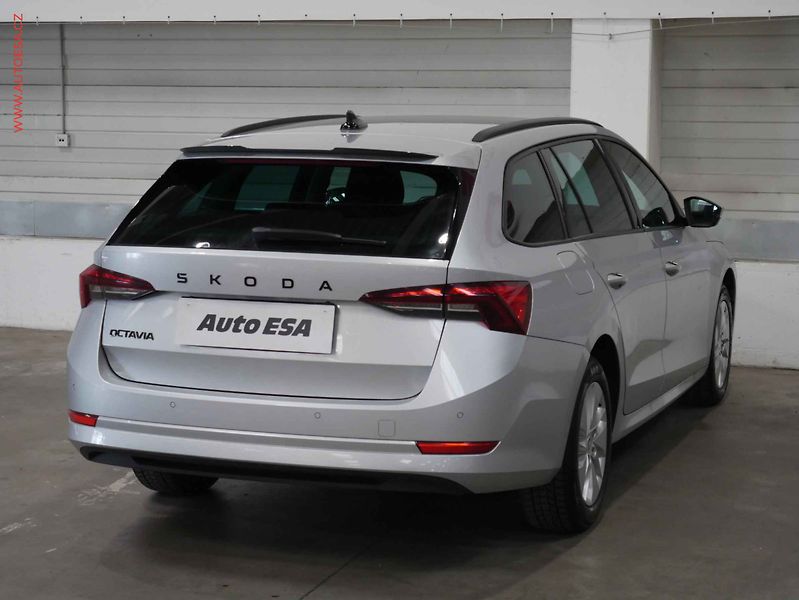 Škoda Octavia (2021) 2.0TDi, 2.maj,ČR, Ambition - fotka 6 z 21