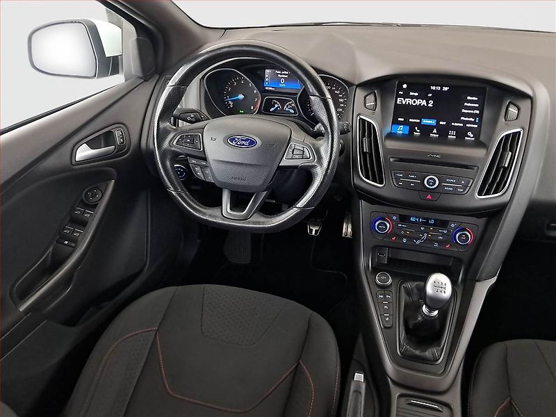 Ford Focus (2018) ST-Line 1.5 EcoBoost, Navi - fotka 7 z 18