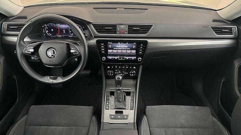Škoda Superb 2.0 TDI DSG Style Combi - fotka 8 z 28