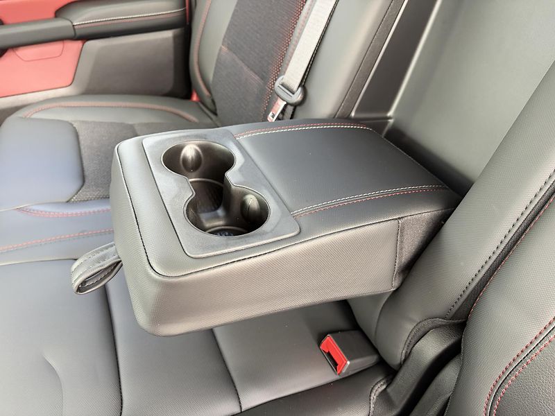 Dodge RAM (2026) 1500 REBEL V8 HEMI 2026 - fotka 45 z 47