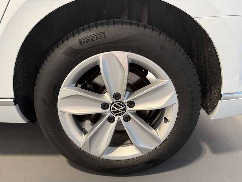 Volkswagen Passat 2.0 TDI 110kW BMT DSG Elegance - fotka 14 z 14