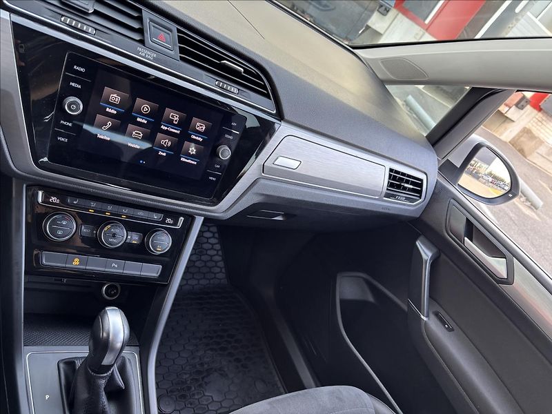 Volkswagen Touran 1,5 TSi Maraton Edition 7.Míst - fotka 46 z 47