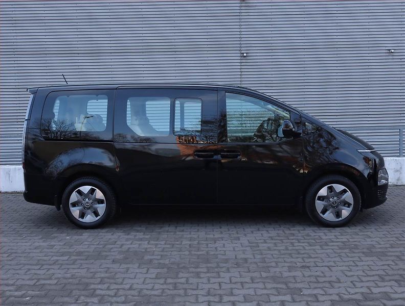 Hyundai Staria (2024) 1.6 T-GDI HEV, SR, 1Maj - fotka 6 z 23