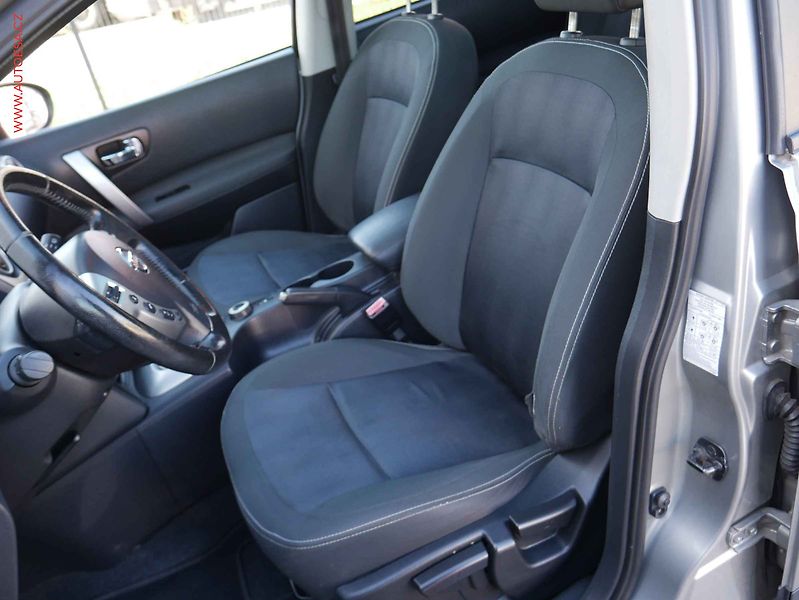 Nissan Qashqai (2012) 2.0dCi, AT - fotka 9 z 15