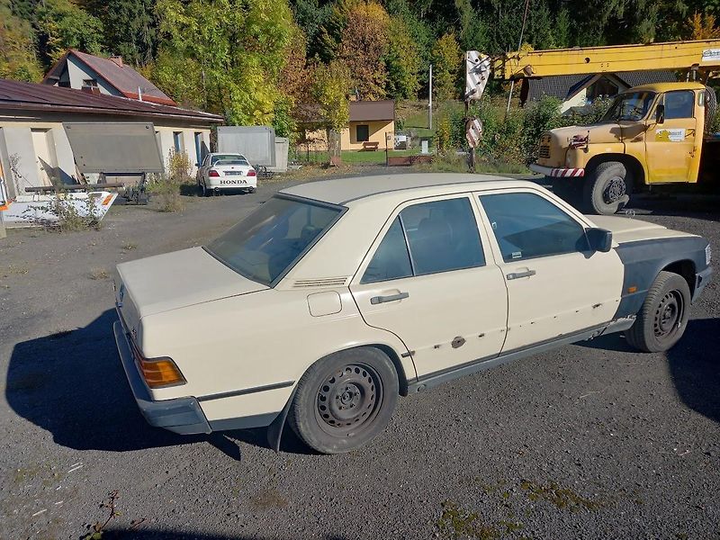 Mercedes-Benz 190 (1987) 2,5 D - fotka 2 z 17