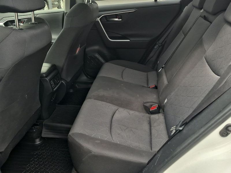 Toyota RAV4 2.0i 4x2 6MT Comfort Style 129 - fotka 10 z 24