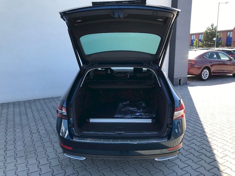 Škoda Superb (2023) COM GRT L K 4X4 TD 140/2.0 A7A - fotka 10 z 28