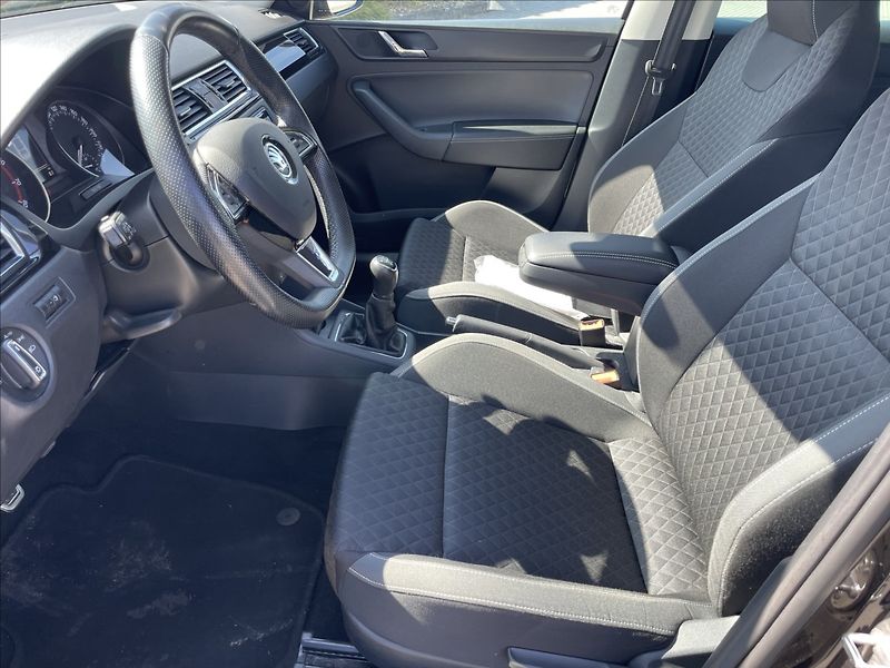 Škoda Rapid 1,2 TSi 66kw Style Radar Klima - fotka 7 z 37