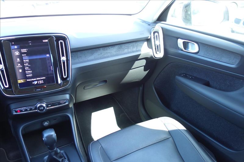 Volvo XC40 2,0 D3 110KW, MANUAL, FWD. - fotka 21 z 37