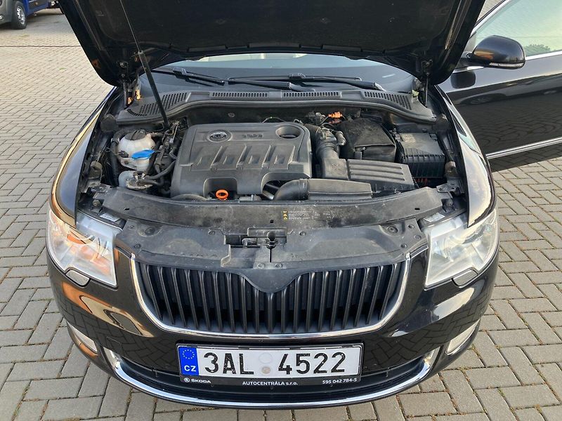 Škoda Superb (2013) 2.0TDI 125kW DSG ELEGANCE + - fotka 32 z 34