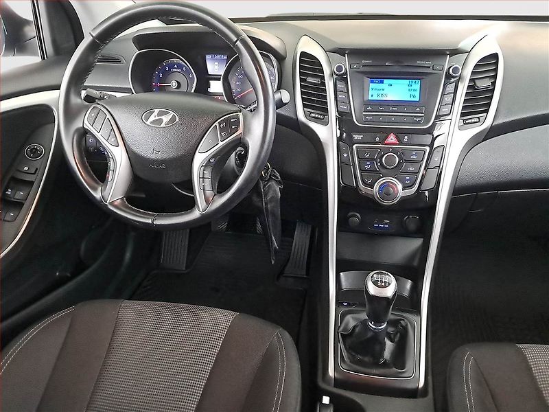 Hyundai i30 (2015) Trikolor 1.4 CVVT, Serv.kniha - fotka 7 z 16