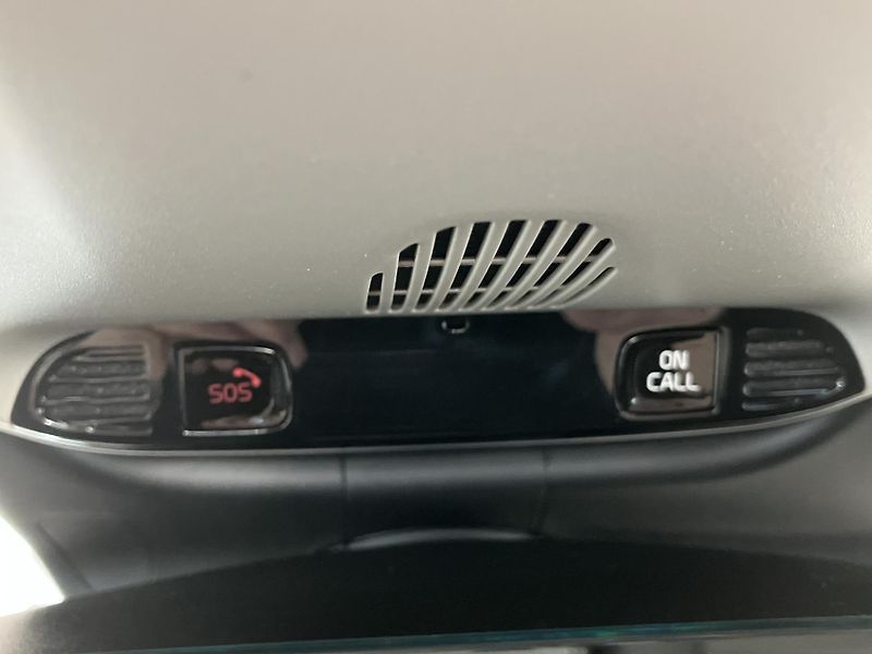 Volvo XC40 B4 Momentum Advance AT8 - fotka 40 z 41