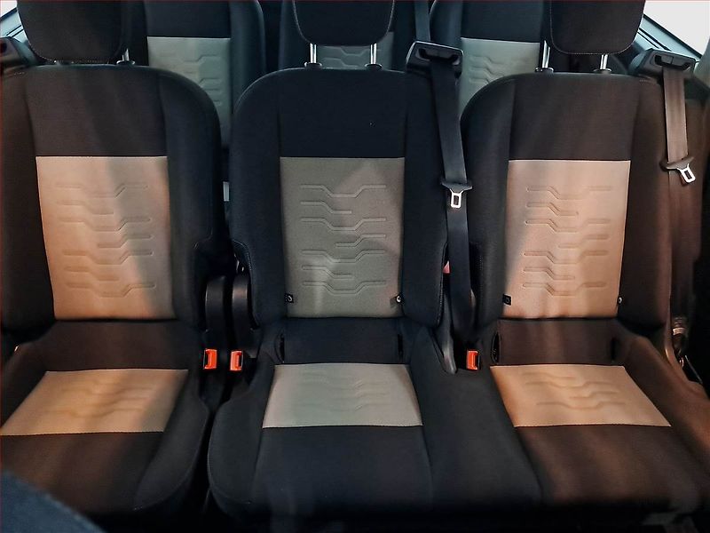 Ford Tourneo Custom (2018) Titanium 2.0 EcoBlue, ČR, 1Maj - fotka 10 z 20