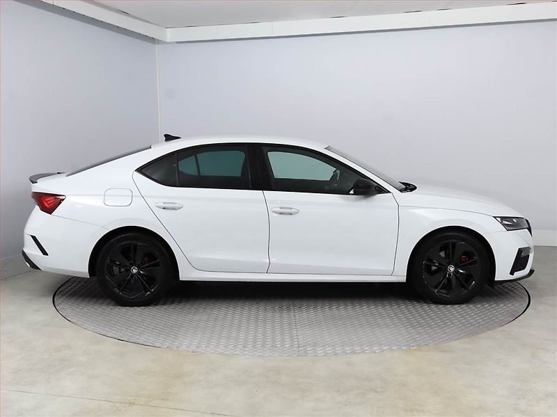 Škoda Octavia (2024) RS 2.0 TDI 4x4 - fotka 6 z 19