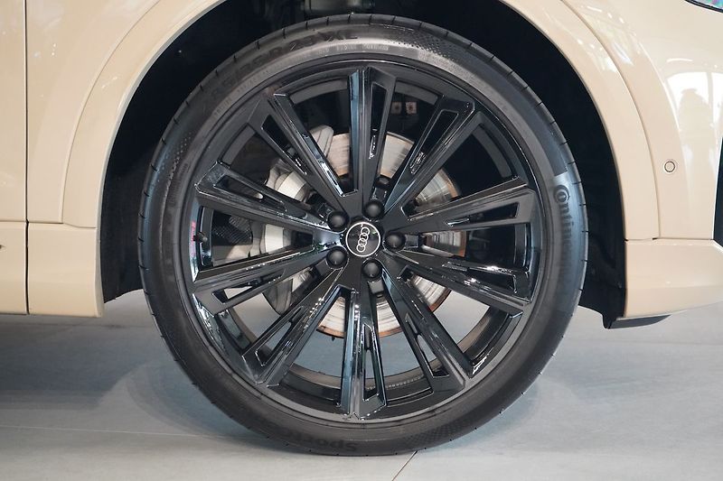 Audi Q8 TDI quattro 210 kW, S line - fotka 7 z 50